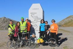 Fotografía: El angliru en bicicleta plegable, guau y guau