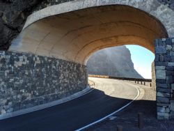 Carretera excelente para llegar al faro