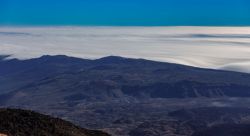 El observatorio astrofísicio del Teide con un mar de nubes cual algodón