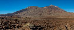 Interminables campos de lava bajo Teide y Pico Viejo