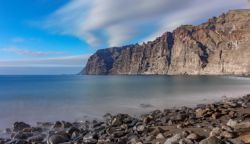 Los gigantes desde la playa de los Guíos