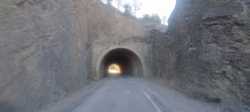 Entrada Natural en Rocha de la Santa: Túnel y Ciclismo 