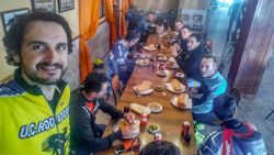 Fotografía: El almuerzo no puede faltar en un reto Everesting
