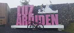Fotografía: Monumento Ciclista en Luz Ardiden, puertako